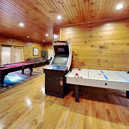 The Great Escape Ii, 5 Bedrooms, Sleeps 17, Game Room, Pool Access, Theater Gatlinburg Exteriér fotografie