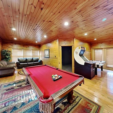 The Great Escape Ii, 5 Bedrooms, Sleeps 17, Game Room, Pool Access, Theater Gatlinburg Exteriér fotografie
