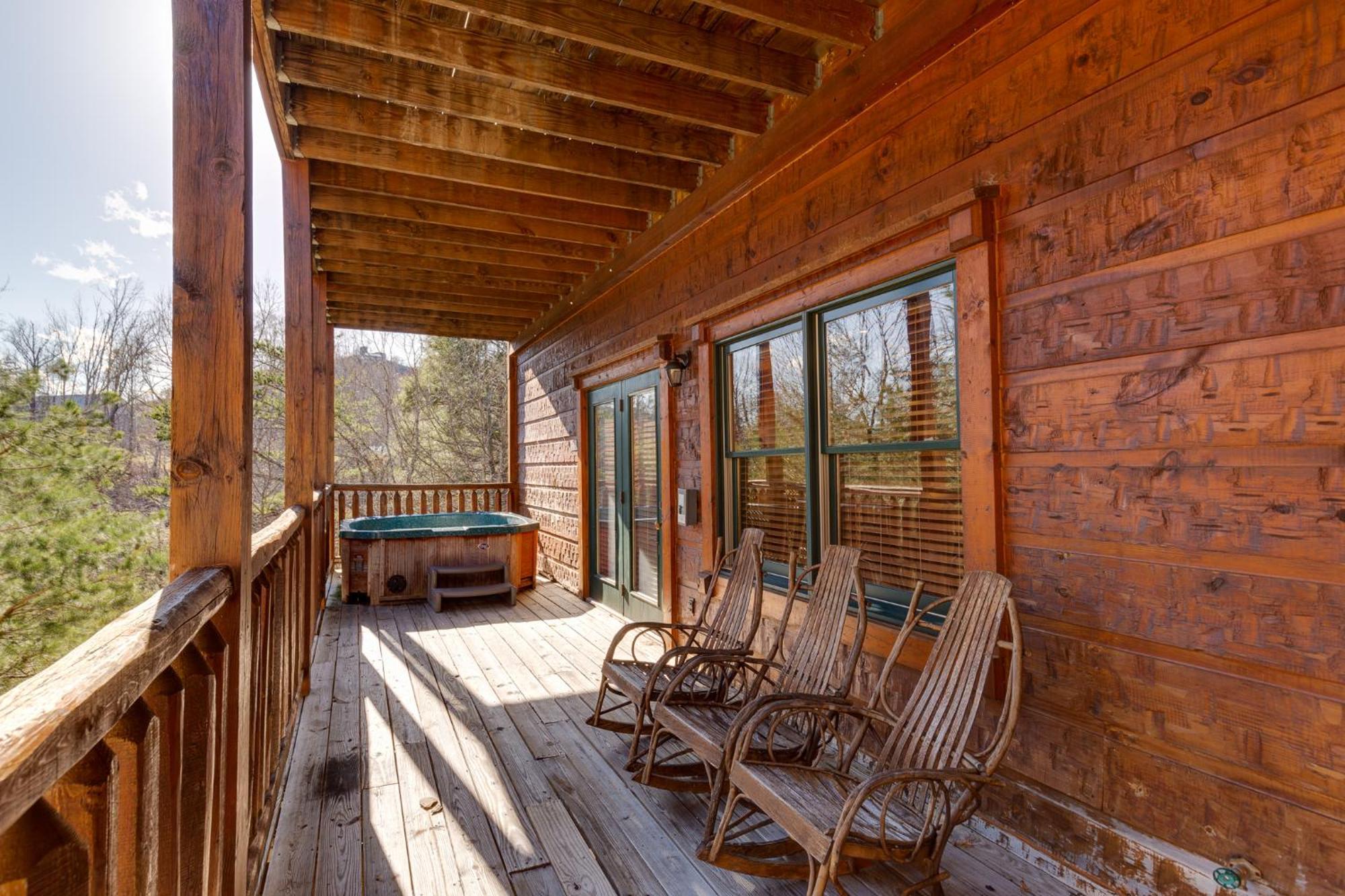 The Great Escape Ii, 5 Bedrooms, Sleeps 17, Game Room, Pool Access, Theater Gatlinburg Exteriér fotografie