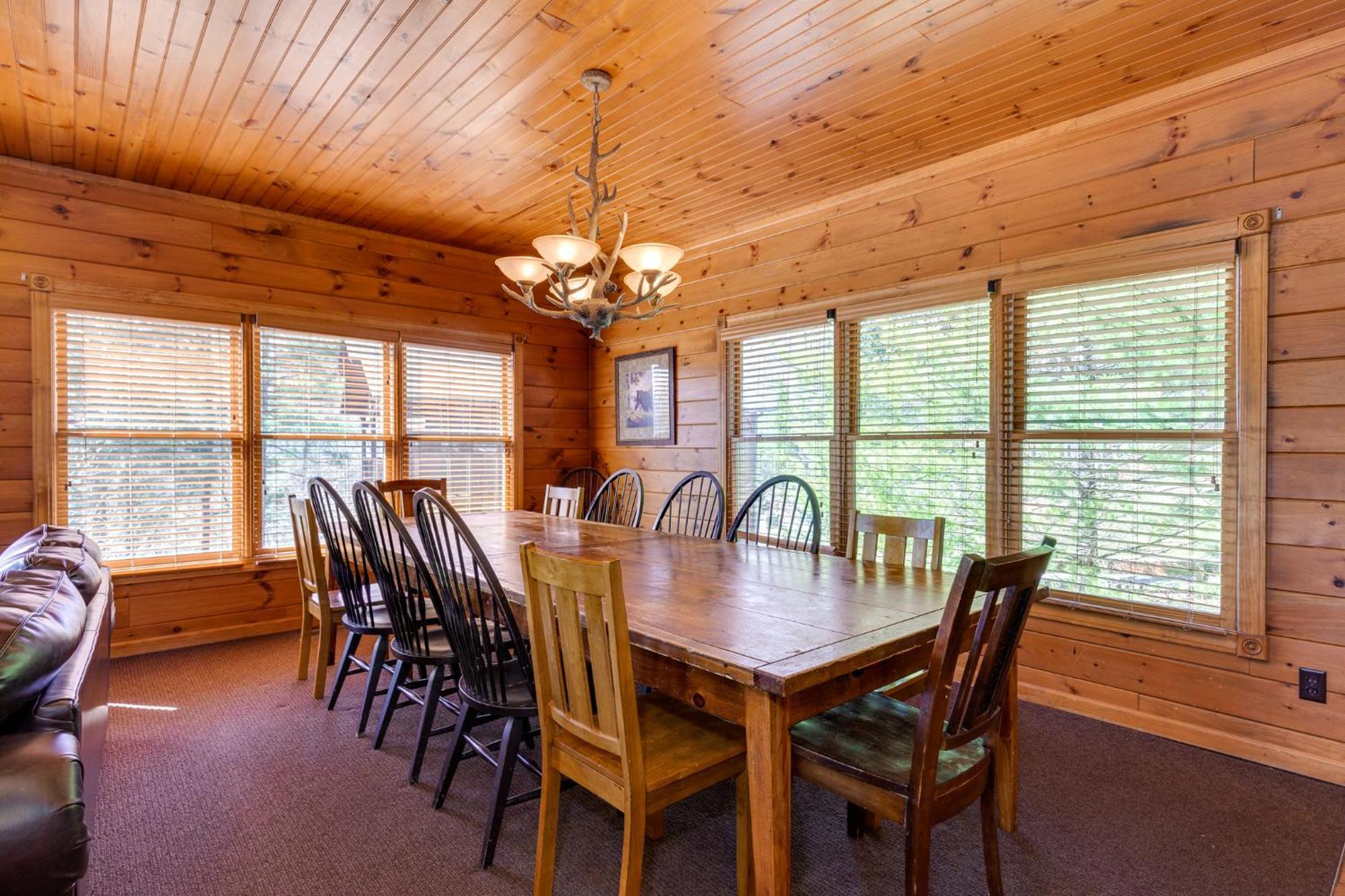 The Great Escape Ii, 5 Bedrooms, Sleeps 17, Game Room, Pool Access, Theater Gatlinburg Exteriér fotografie