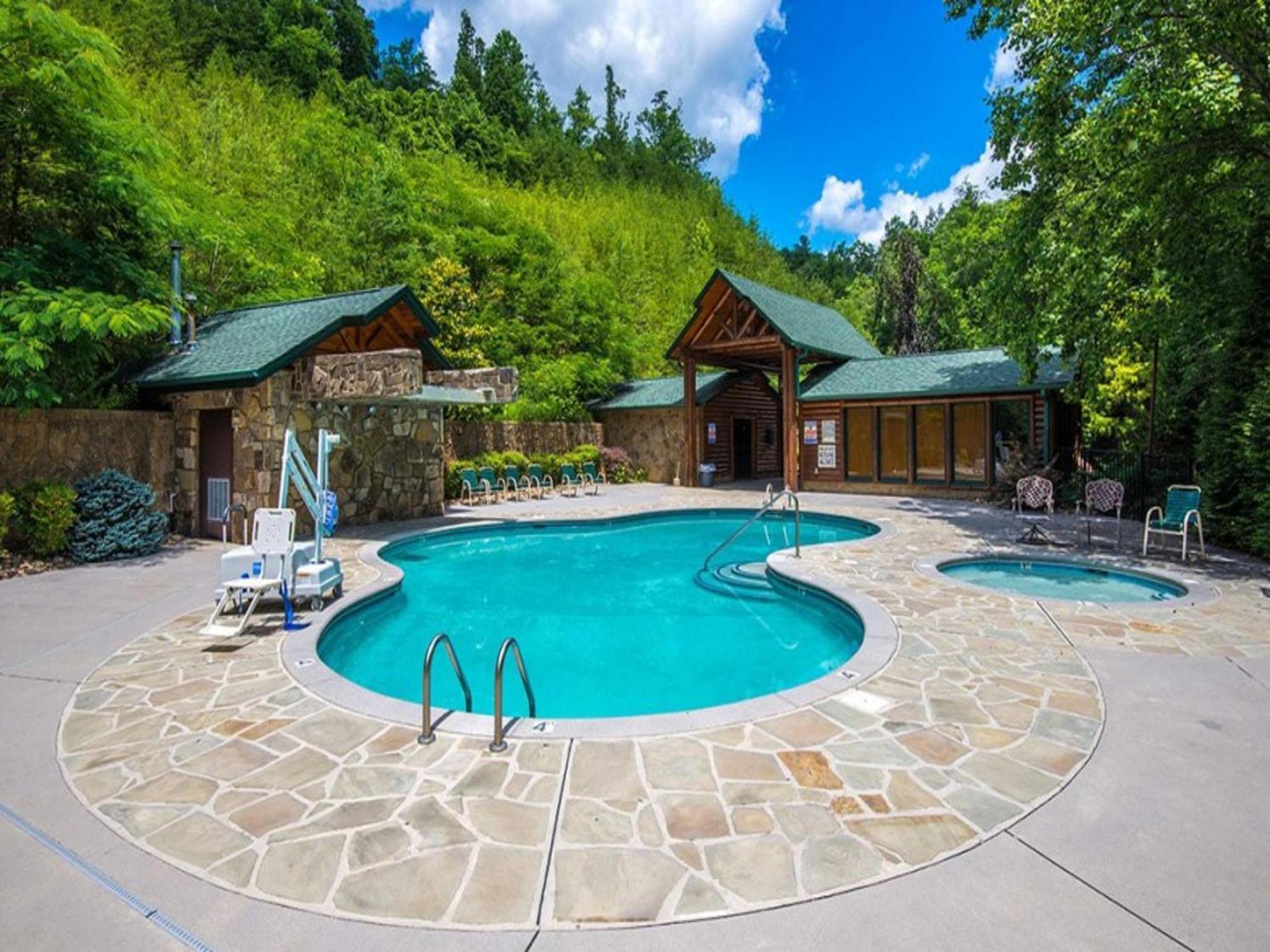 The Great Escape Ii, 5 Bedrooms, Sleeps 17, Game Room, Pool Access, Theater Gatlinburg Exteriér fotografie