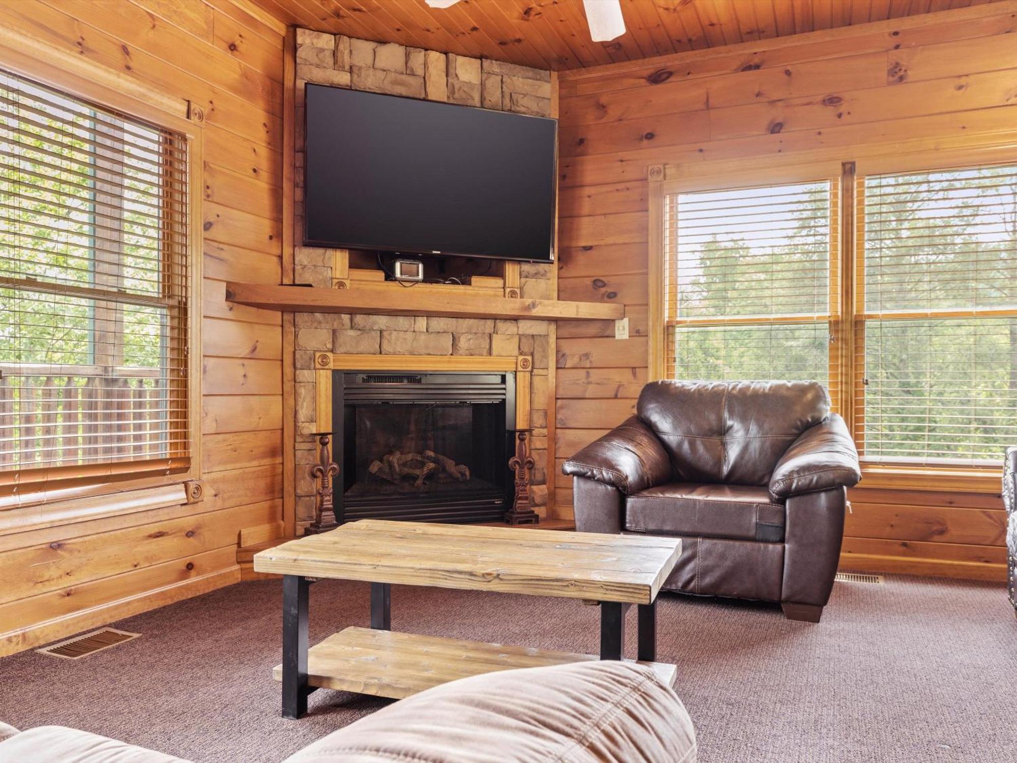 The Great Escape Ii, 5 Bedrooms, Sleeps 17, Game Room, Pool Access, Theater Gatlinburg Exteriér fotografie