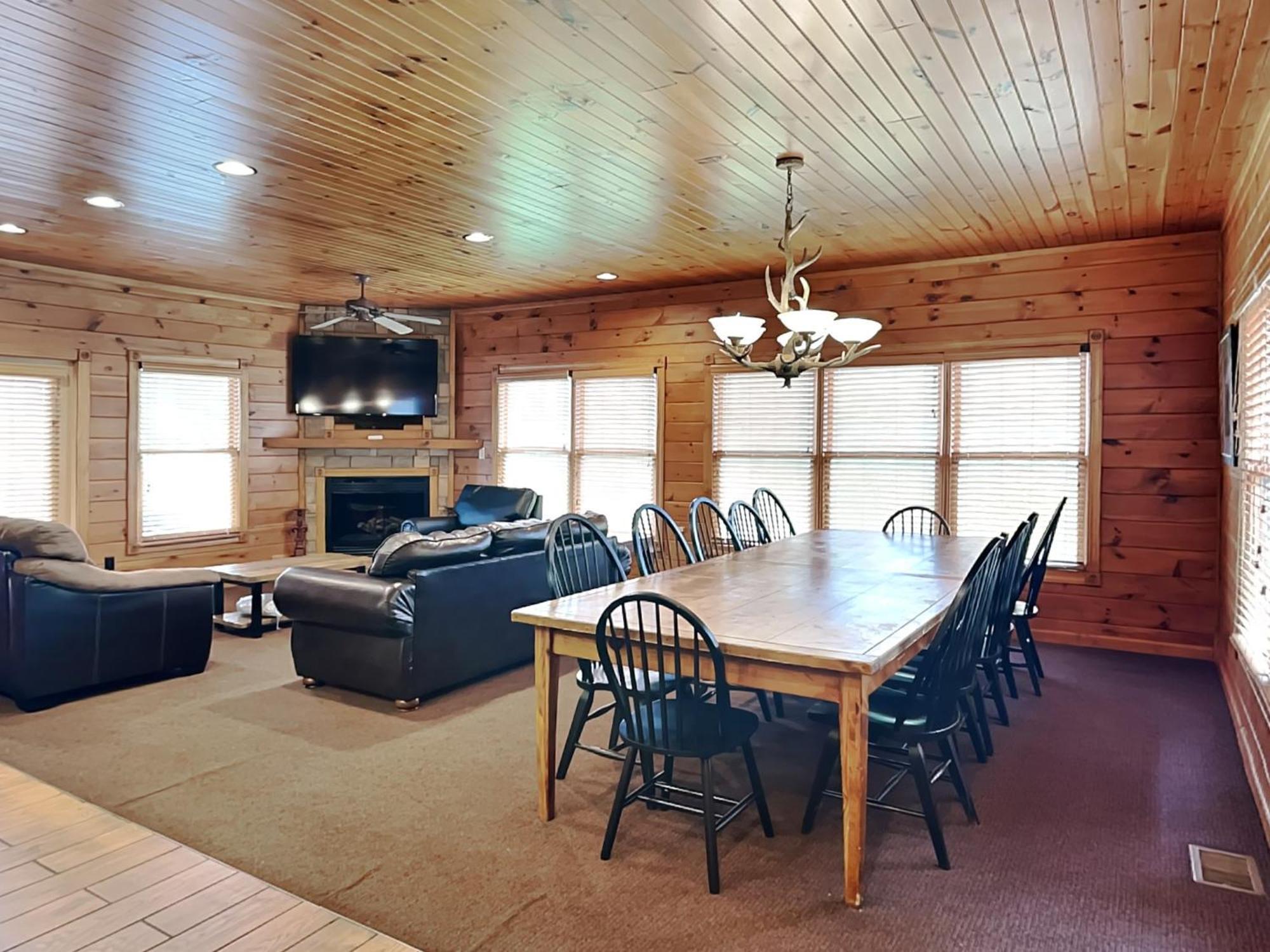 The Great Escape Ii, 5 Bedrooms, Sleeps 17, Game Room, Pool Access, Theater Gatlinburg Exteriér fotografie