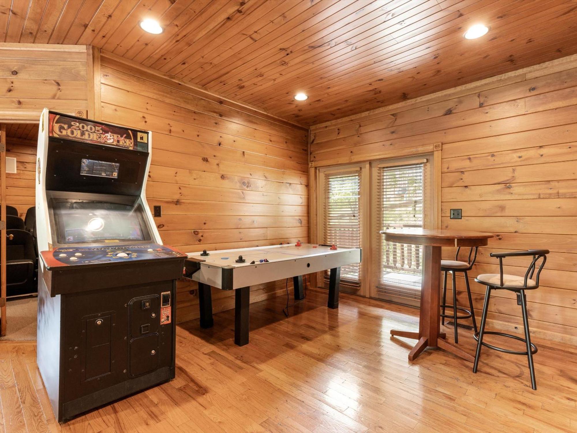 The Great Escape Ii, 5 Bedrooms, Sleeps 17, Game Room, Pool Access, Theater Gatlinburg Exteriér fotografie