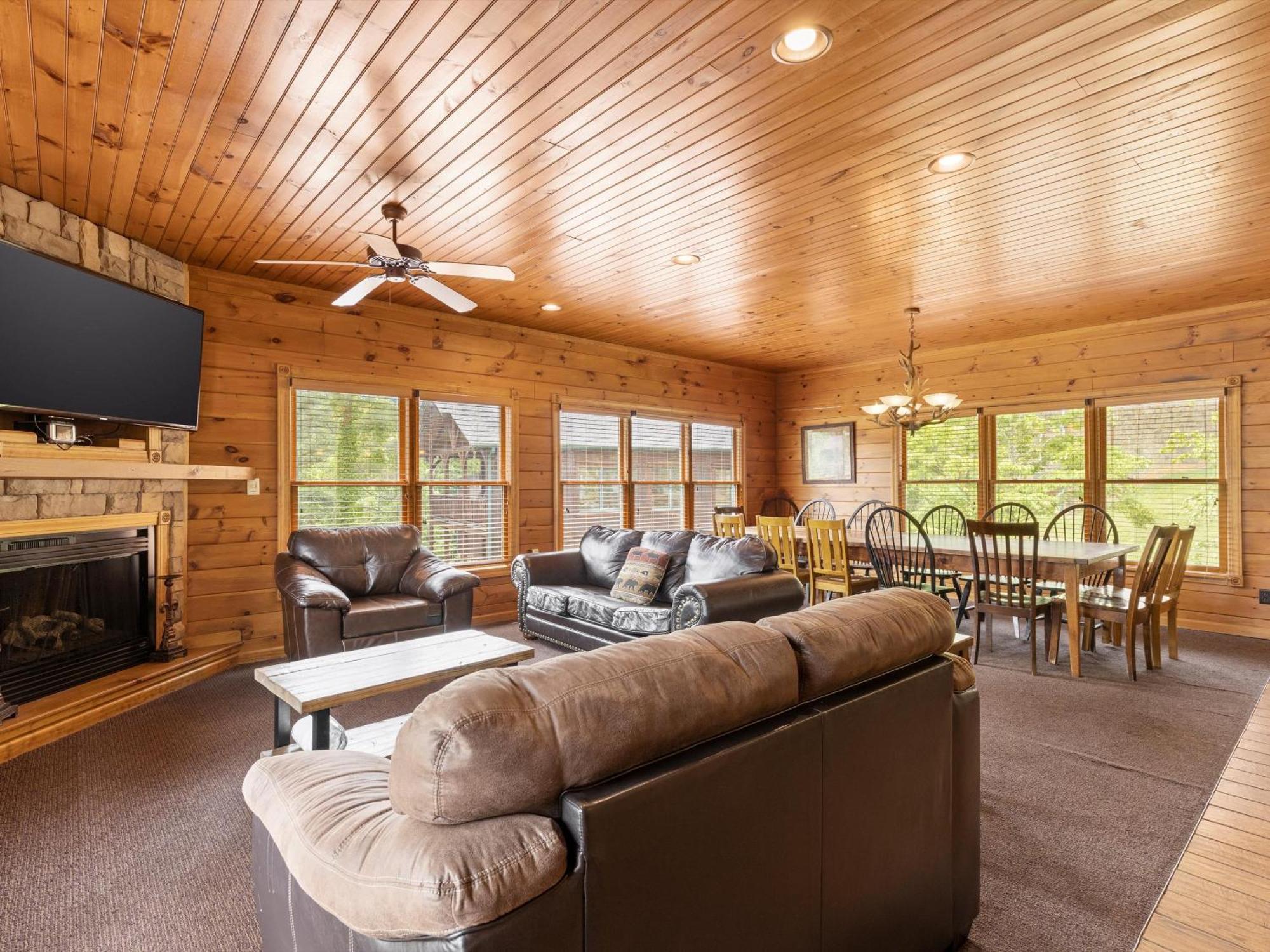 The Great Escape Ii, 5 Bedrooms, Sleeps 17, Game Room, Pool Access, Theater Gatlinburg Exteriér fotografie