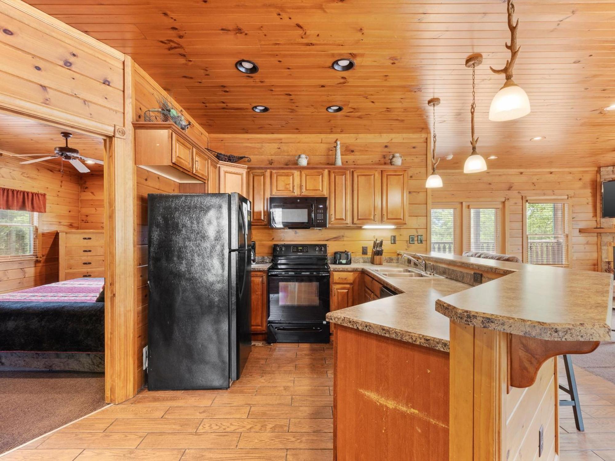 The Great Escape Ii, 5 Bedrooms, Sleeps 17, Game Room, Pool Access, Theater Gatlinburg Exteriér fotografie