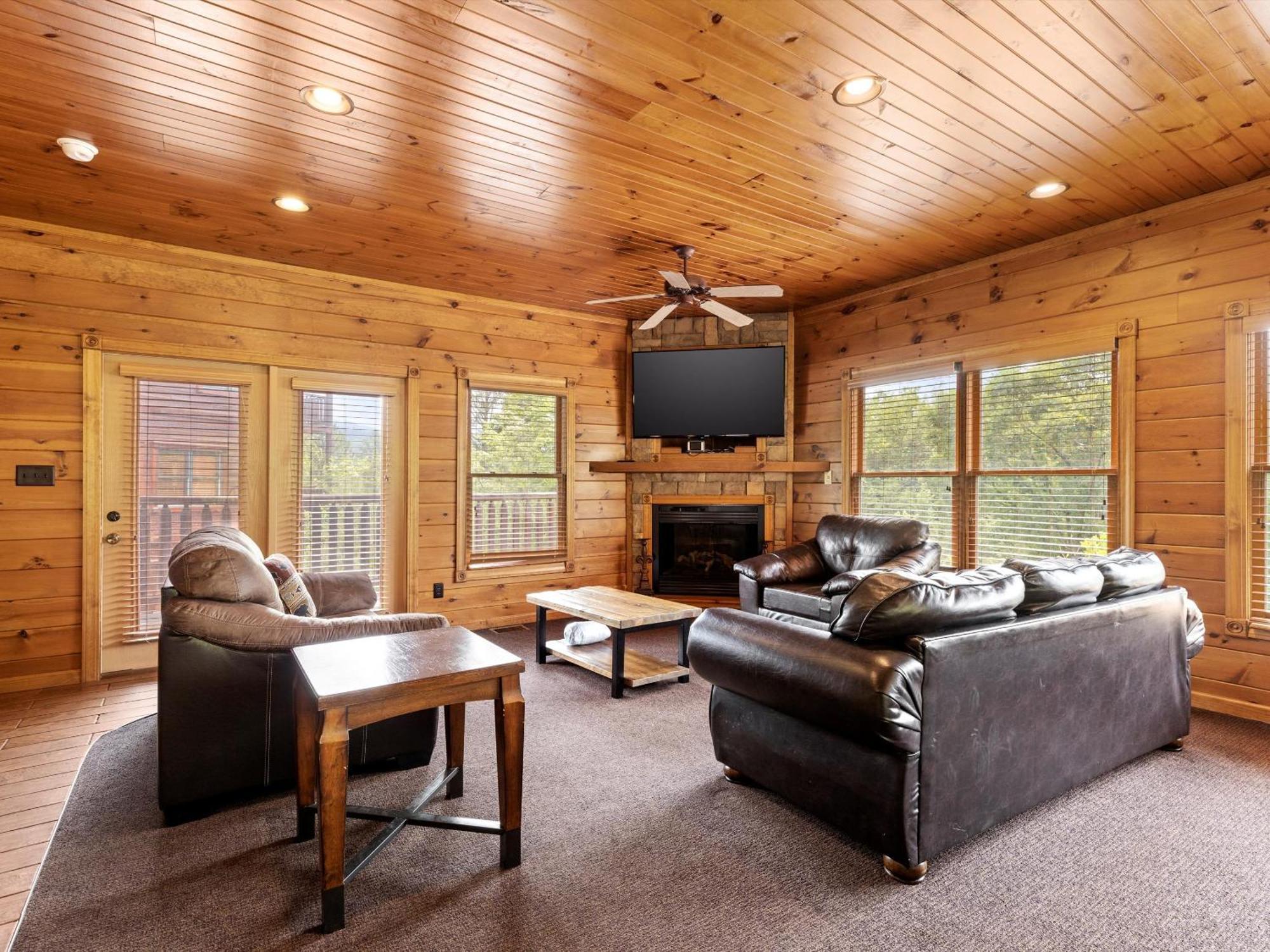 The Great Escape Ii, 5 Bedrooms, Sleeps 17, Game Room, Pool Access, Theater Gatlinburg Exteriér fotografie