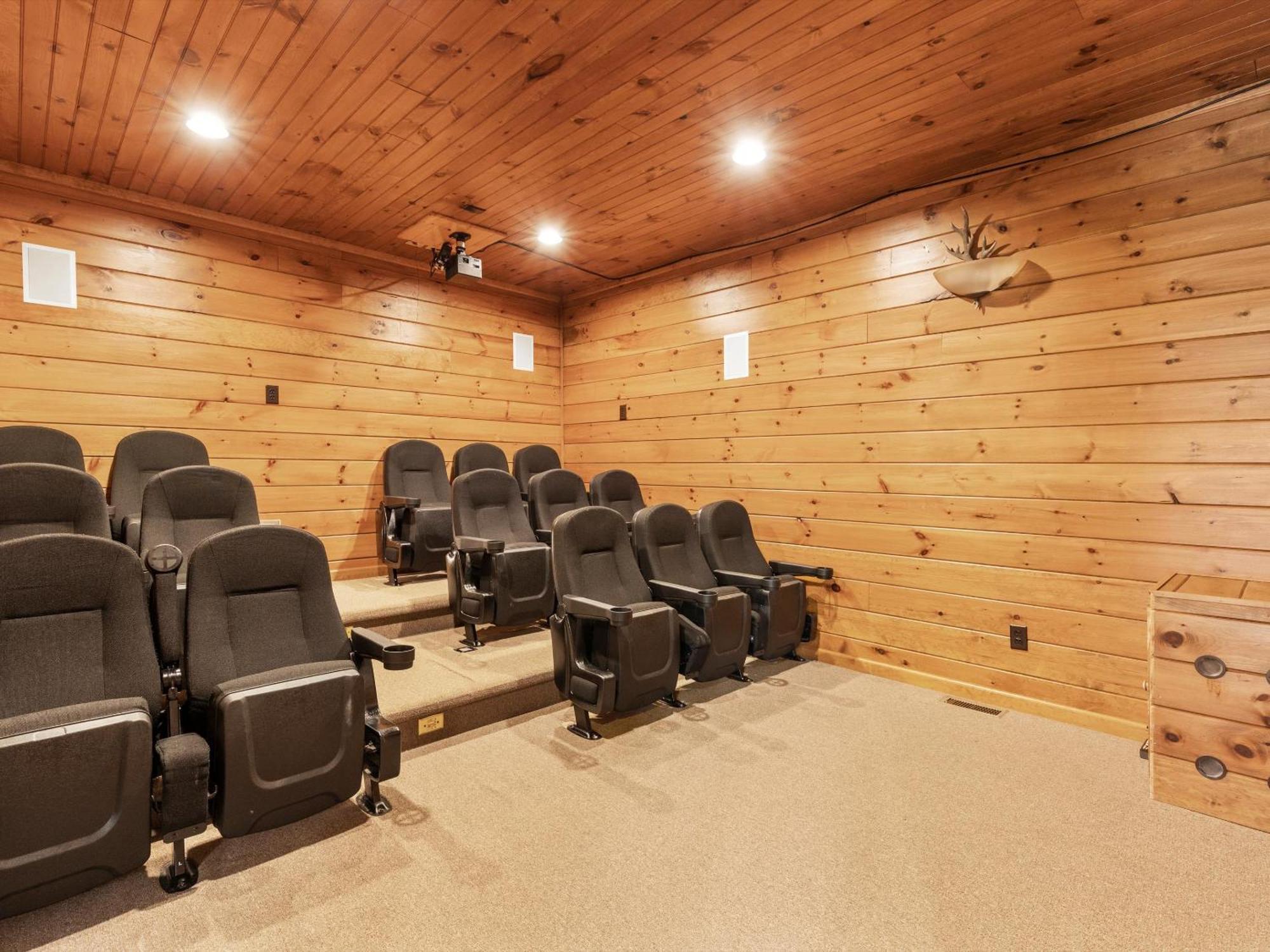 The Great Escape Ii, 5 Bedrooms, Sleeps 17, Game Room, Pool Access, Theater Gatlinburg Exteriér fotografie