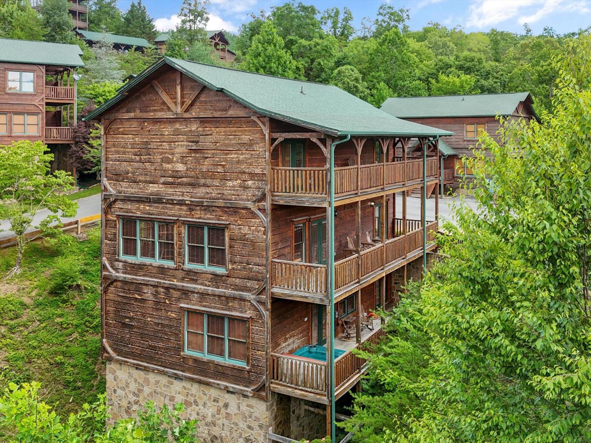 The Great Escape Ii, 5 Bedrooms, Sleeps 17, Game Room, Pool Access, Theater Gatlinburg Exteriér fotografie
