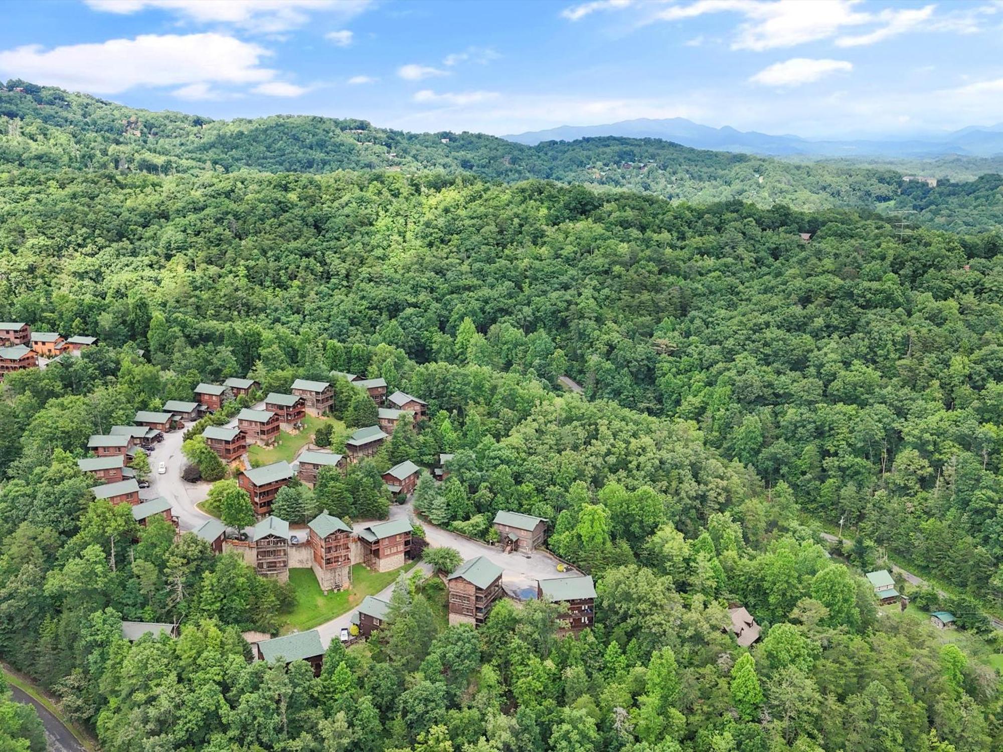 The Great Escape Ii, 5 Bedrooms, Sleeps 17, Game Room, Pool Access, Theater Gatlinburg Exteriér fotografie