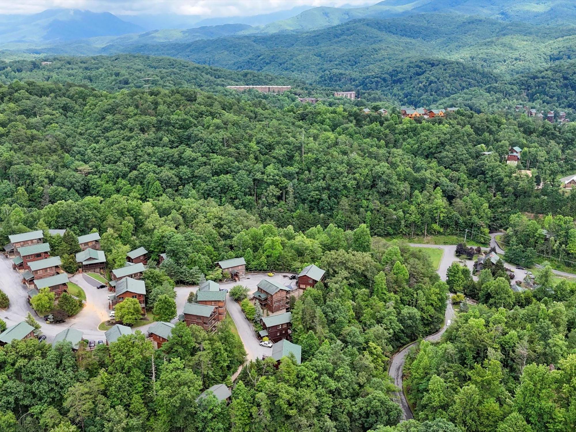 The Great Escape Ii, 5 Bedrooms, Sleeps 17, Game Room, Pool Access, Theater Gatlinburg Exteriér fotografie