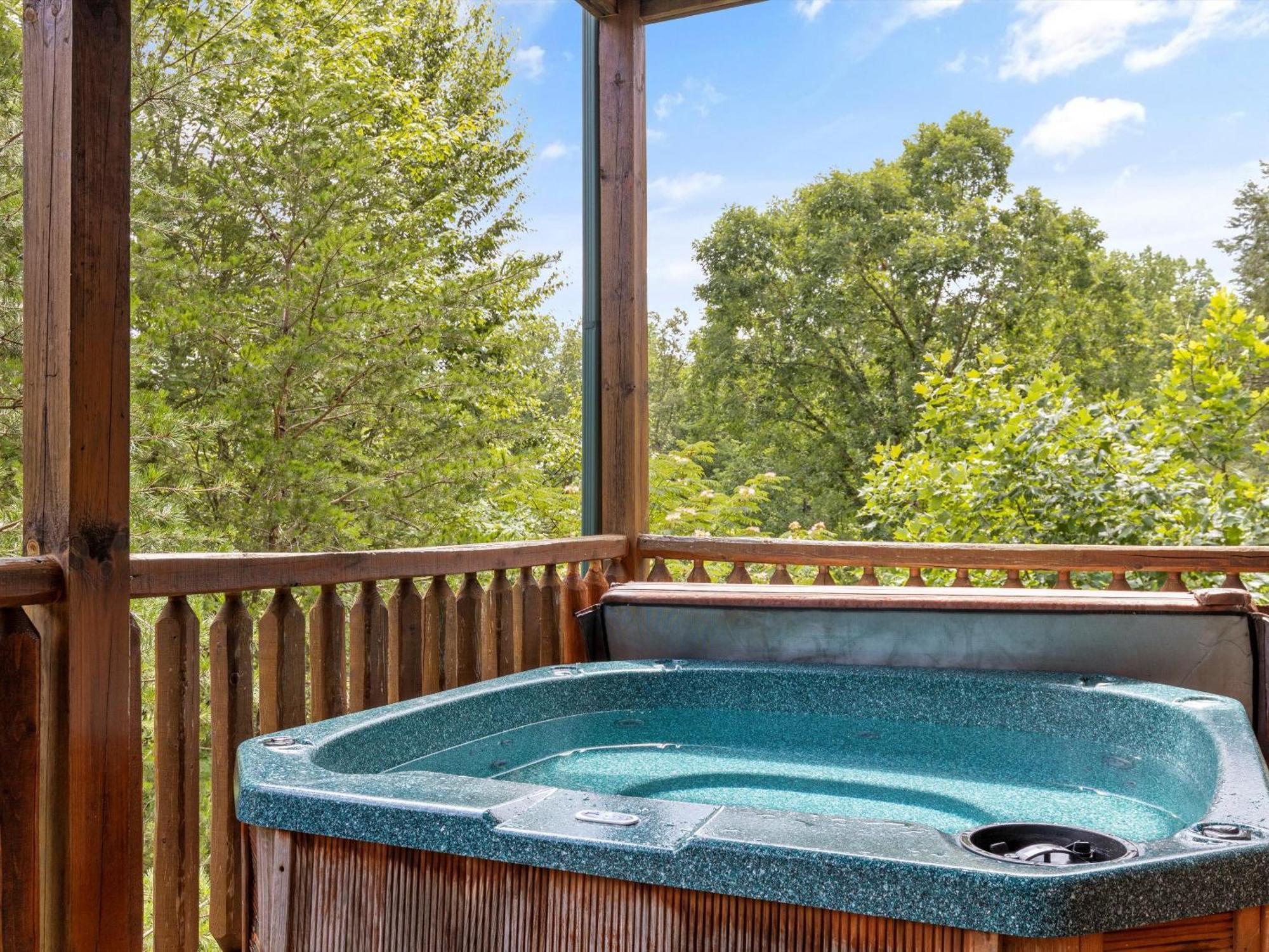 The Great Escape Ii, 5 Bedrooms, Sleeps 17, Game Room, Pool Access, Theater Gatlinburg Exteriér fotografie